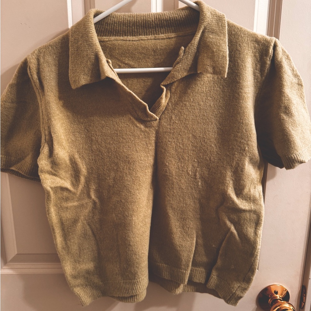 NEW Small fleece collar green crop v-neck